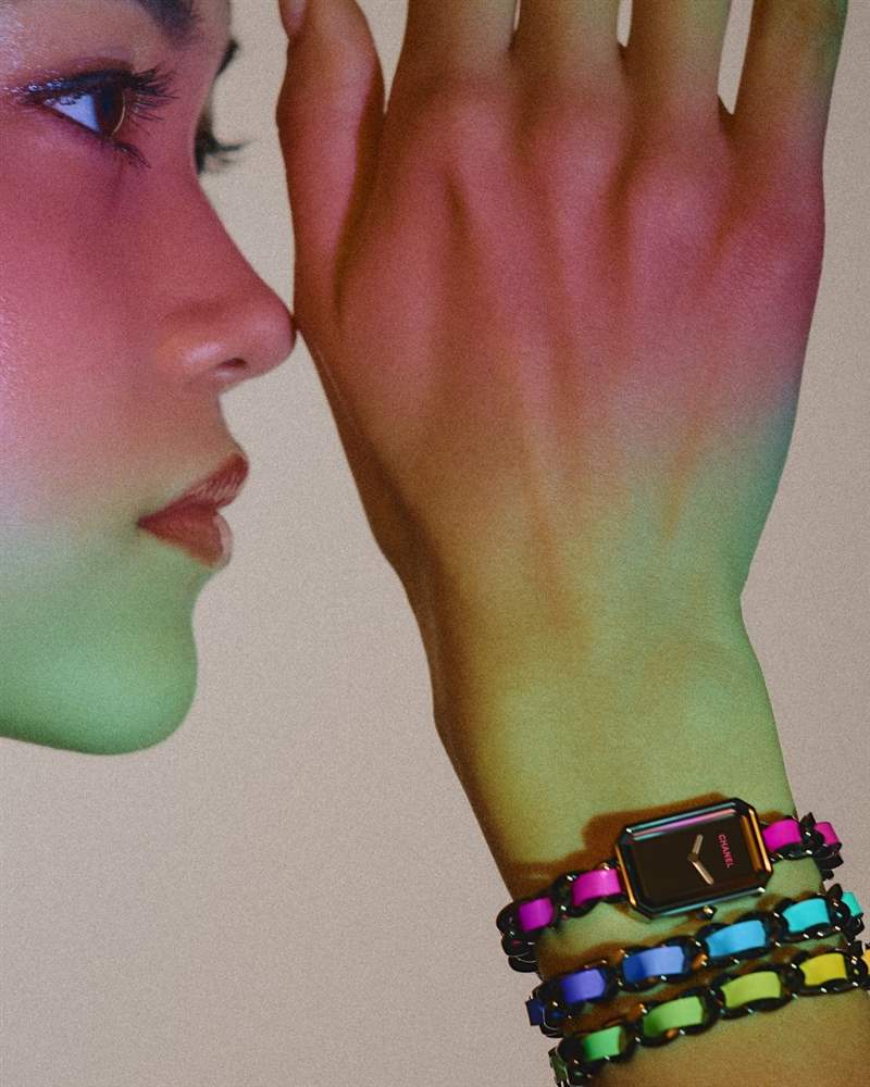 Chanel限量Electro膠囊系列「集合J12、Première等4大香奈兒腕表」披上電音彩虹光譜-復(fù)刻表