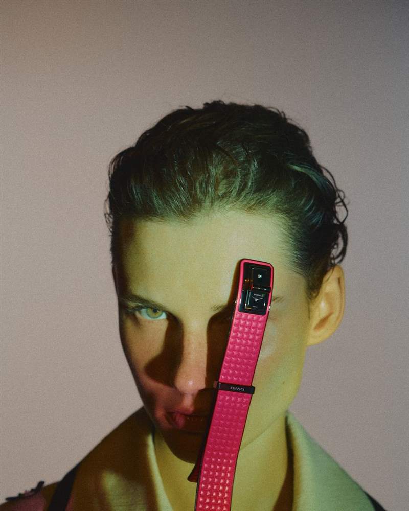 Chanel限量Electro膠囊系列「集合J12、Première等4大香奈兒腕表」披上電音彩虹光譜-復(fù)刻表