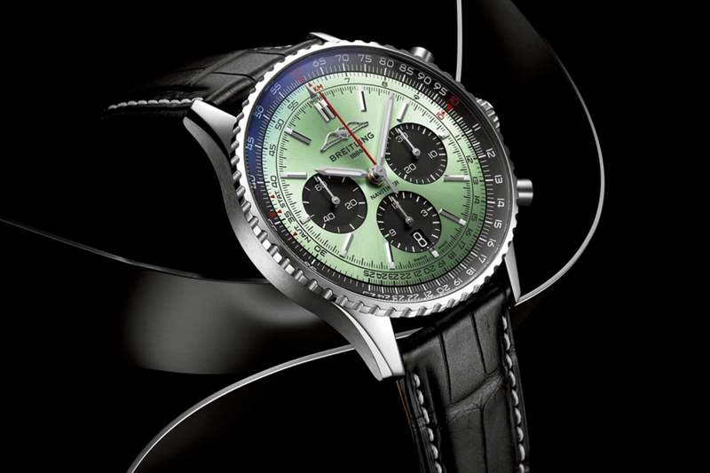 百年靈NAVITIMER B01 CHRONOGRAPH 43新鮮色系搶眼登場(chǎng)-復(fù)刻表