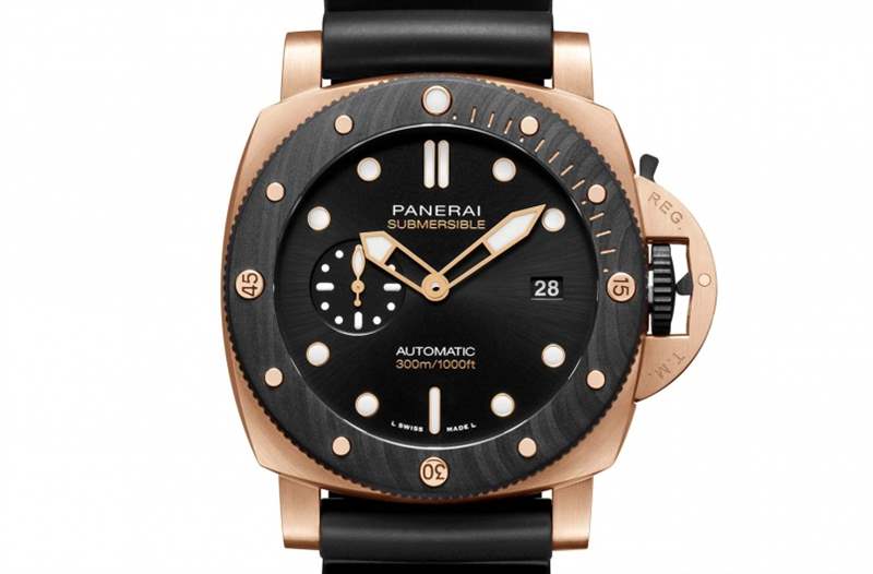 Panerai Submersible Goldtech Orocarbo大玩超搶眼紅金X碳纖維造型-復(fù)刻表