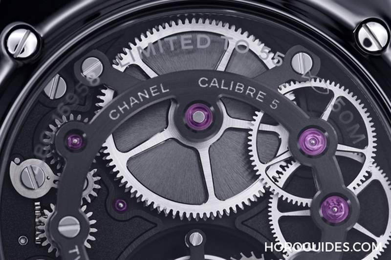 因為香奈兒CHANEL第五枚自制機芯Caliber 5，陀飛輪的運行開始發(fā)光｜J12鉆石陀飛輪腕表-復(fù)刻表