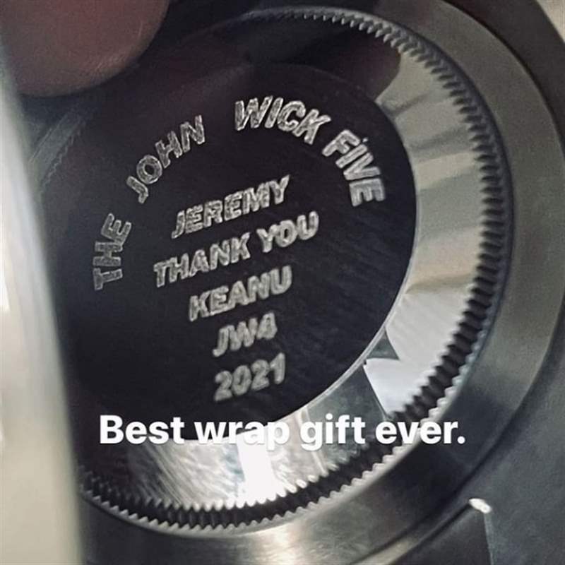 奇洛李維斯又送禮！一人送一只Rolex Submariner予《John Wick 4》攝制組人員致謝！-復(fù)刻表