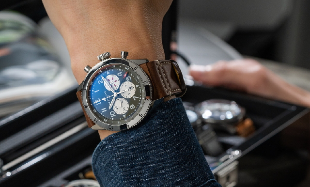 立志飛翔的魅力百年靈就是知道｜Super AVI航空計(jì)時(shí)碼表戰(zhàn)機(jī)特別版-復(fù)刻表