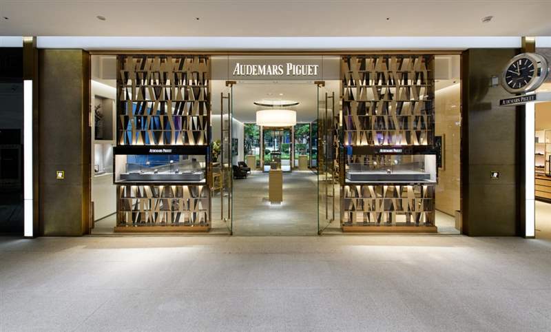 愛彼遠百信義A13概念店全新開幕，盧廣仲秀Code 11.59酒紅計時碼表獻唱-復(fù)刻表