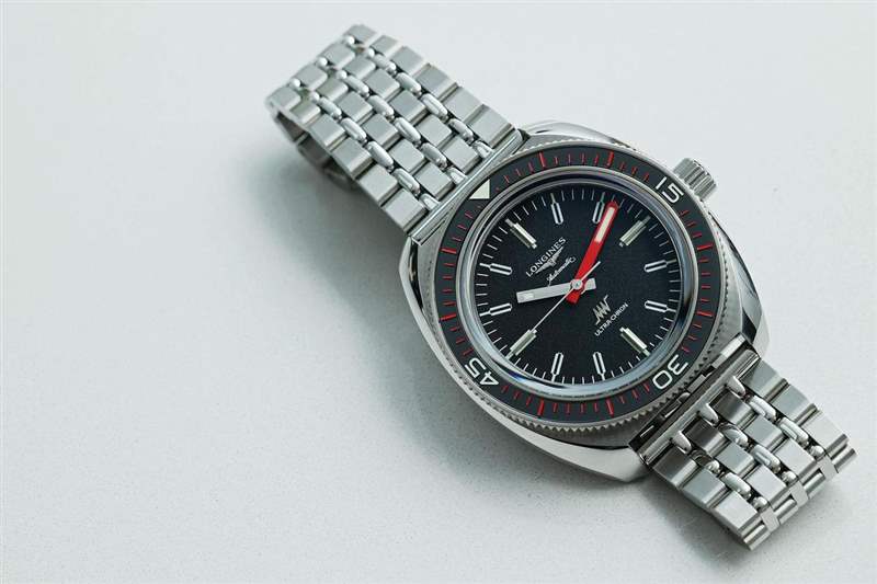 重新踏入高振頻世界！浪琴發(fā)表全新Ultra-Chron超級(jí)天文臺(tái)腕表-復(fù)刻表