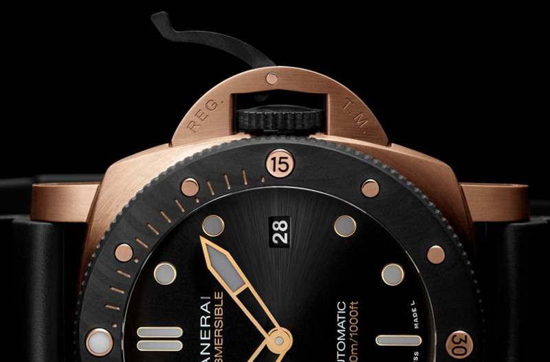 Panerai Submersible Goldtech Orocarbo大玩超搶眼紅金X碳纖維造型-復(fù)刻表