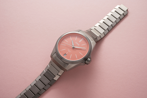 多色彩可選，好搭配又俐落的當代都會飛行表！-復刻表