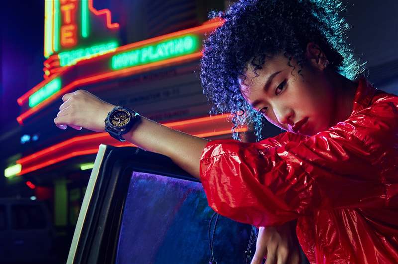 馭光者系列18K黃金夜光塗層自動腕錶RM111-GD(圖片來源:ROMAGO) 獨(dú)立制表師ROMAGO黃金配夜光碳纖玩味新作漆黑中螢火蟲沖擊視覺-復(fù)刻表