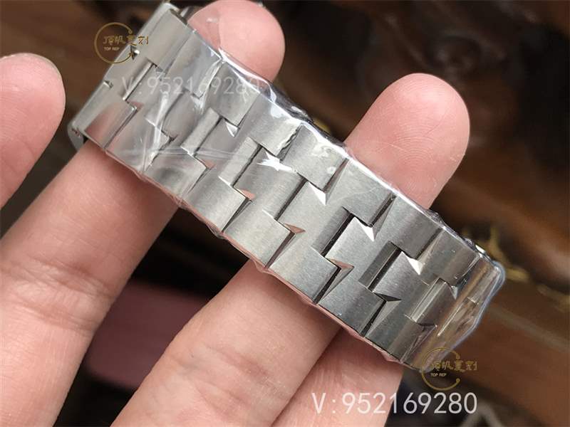 XF廠VC江詩(shī)丹頓縱橫四海2000V海外超薄復(fù)刻表騷藍(lán)盤做工怎么樣-復(fù)刻表