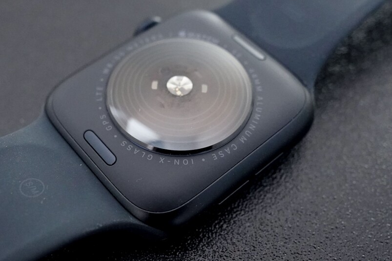 Apple Watch Series 8／SE開(kāi)箱近賞細(xì)節(jié)及了解全新功能！Series 8 vs SE買邊只好？-復(fù)刻表