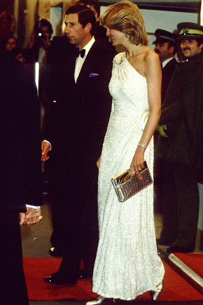 通過(guò)她的手表記住伊麗莎白二世女王-復(fù)刻表