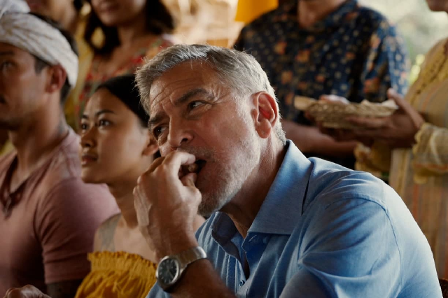 看電影喬治克魯尼試圖阻止他女兒的婚禮穿著歐米茄海馬Aqua Terra在“天堂門票”中-復(fù)刻表