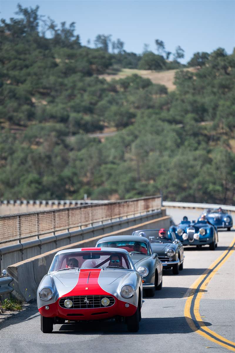 駕駛California Mille 復(fù)古跑車?yán)惖囊惶欤宕魇挵钔蟊?復(fù)刻表