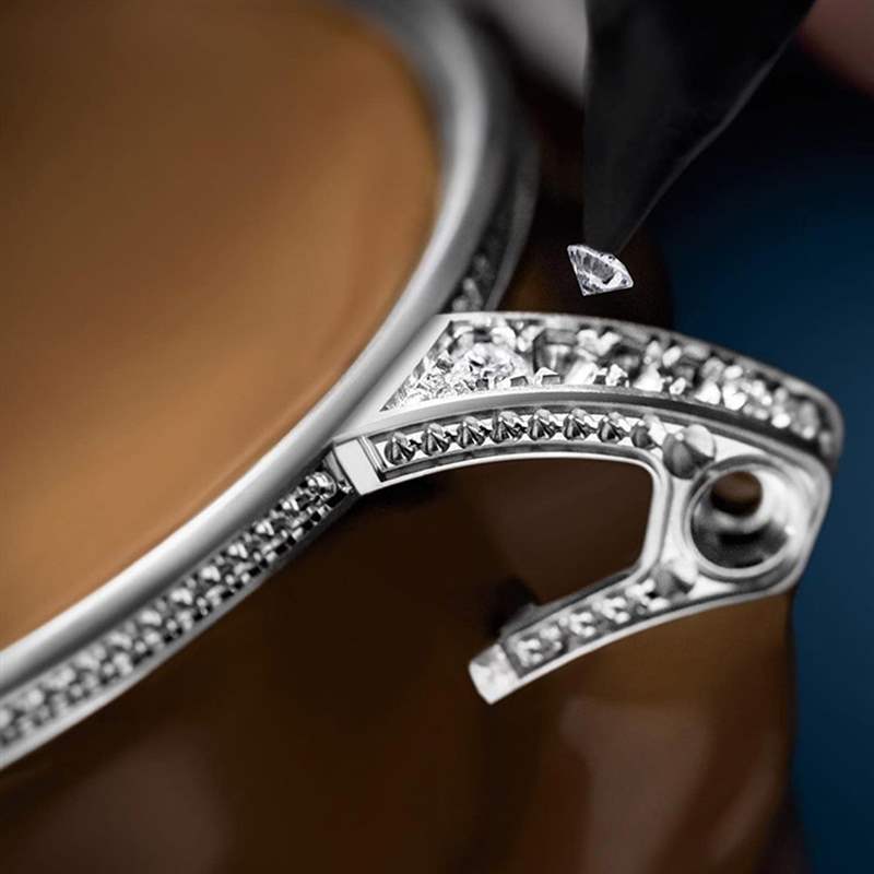 愛彼-多層次結(jié)構(gòu)表殼鑲嵌、布局都滿懷細(xì)膩心思-復(fù)刻表