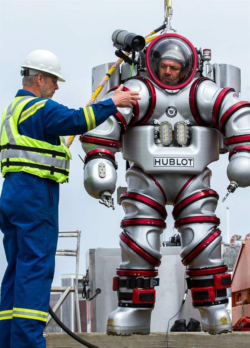宇舶贊助Exosuit潛水服可穿戴潛水艇-復(fù)刻表