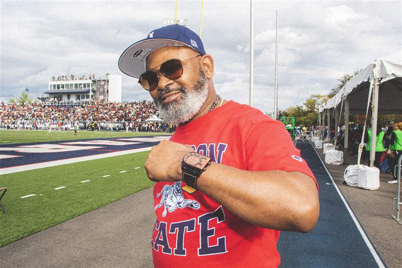 在HBCU的四個(gè)返校節(jié)上進(jìn)行手腕檢查的照片報(bào)告-復(fù)刻表