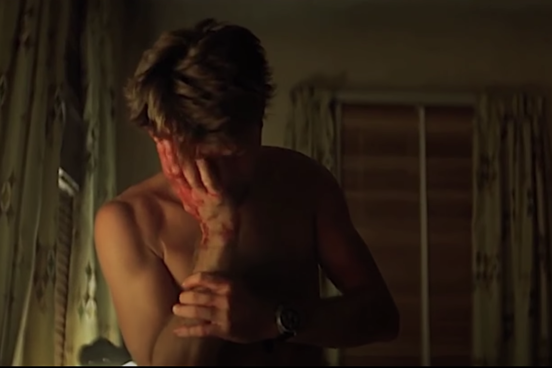 馬丁·辛佩戴精工威拉德腕表，馬龍·白蘭度佩戴勞力士GMT-Master腕表。-復(fù)刻表