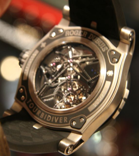 roger-dubuis-easy-diver-sed-watch-back 羅杰杜彼簡易潛水腕表SED陀飛輪限量版腕表-復(fù)刻表