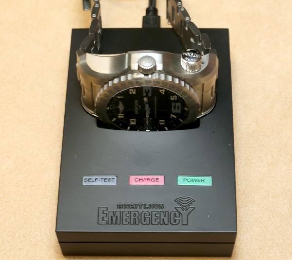 百年靈Emergency II動(dòng)手實(shí)踐:腕表中真正的全球救援燈塔-復(fù)刻表