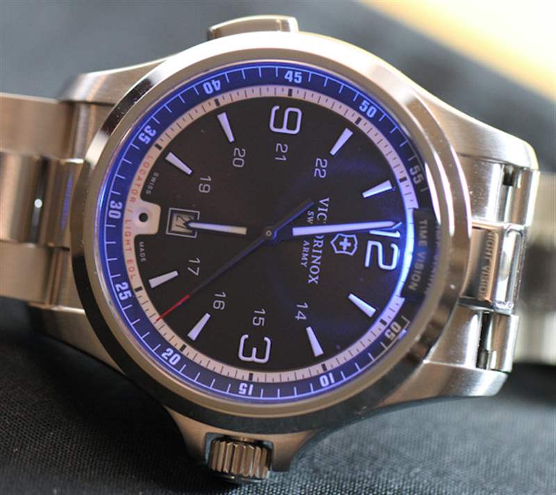 瑞士軍隊Victorinox夜視手表評論-復(fù)刻表