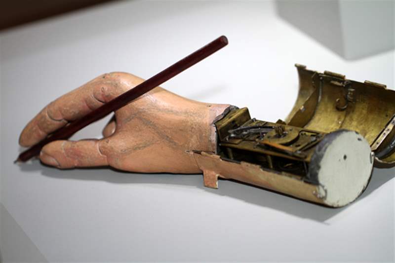 瑞士鐘表博物館中陳舊的自動機(jī)和其他發(fā)條裝置作品-復(fù)刻表