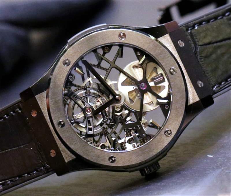 宇舶(Hublot)經(jīng)典融合鏤空陀飛輪45毫米手表動手實踐-復(fù)刻表