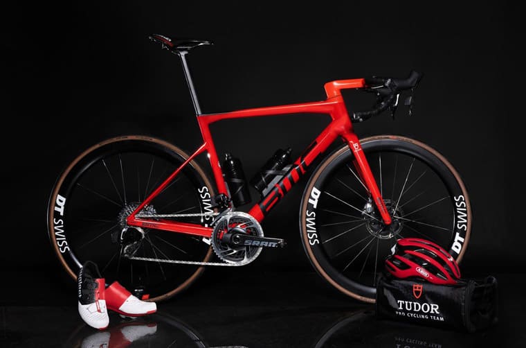 帝舵自行車(chē)隊(duì)摘下隊(duì)史首座職業(yè)賽冠軍車(chē)手戴特制Black Bay領(lǐng)獎(jiǎng)-復(fù)刻表