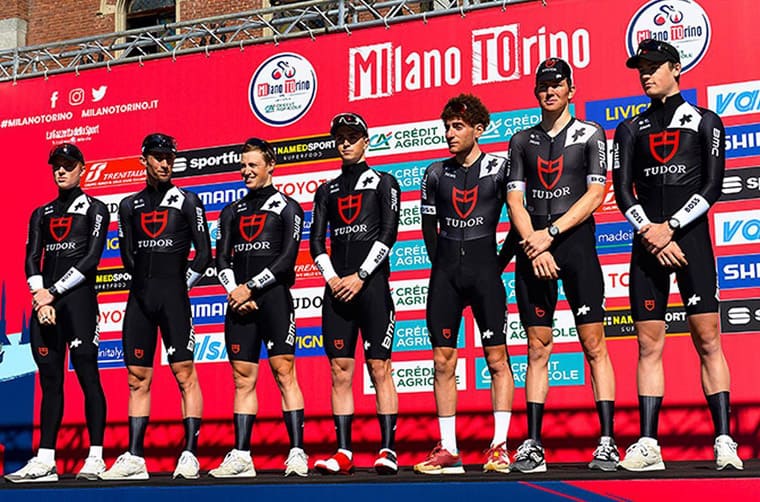 帝舵自行車(chē)隊(duì)摘下隊(duì)史首座職業(yè)賽冠軍車(chē)手戴特制Black Bay領(lǐng)獎(jiǎng)-復(fù)刻表