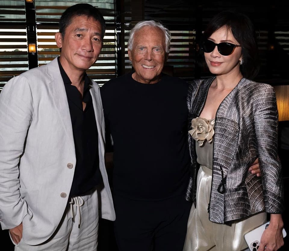 時尚大師Armani亞曼尼獲頒金獅獎帶了一支簡潔俐落價格不貴的表-復(fù)刻表