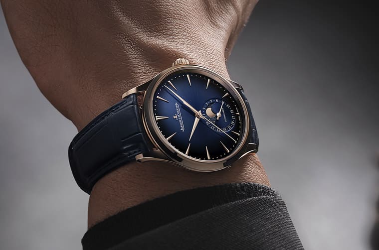 積家Master Ultra超薄大師月相表改玫瑰金材質(zhì)搭配漸層藍(lán)色面盤(pán)詮釋雅致型格-復(fù)刻表