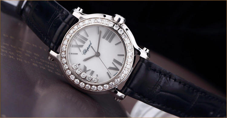 女士手表戴在左手還是右手(女士手表戴在哪個(gè)手上比較合適)-復(fù)刻表