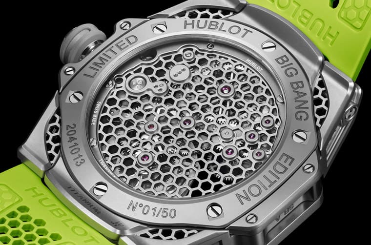 宇舶聯(lián)名設(shè)計(jì)師Samuel Ross「蜂窩」陀飛輪搭配極光綠簡(jiǎn)直潮到爆-復(fù)刻表