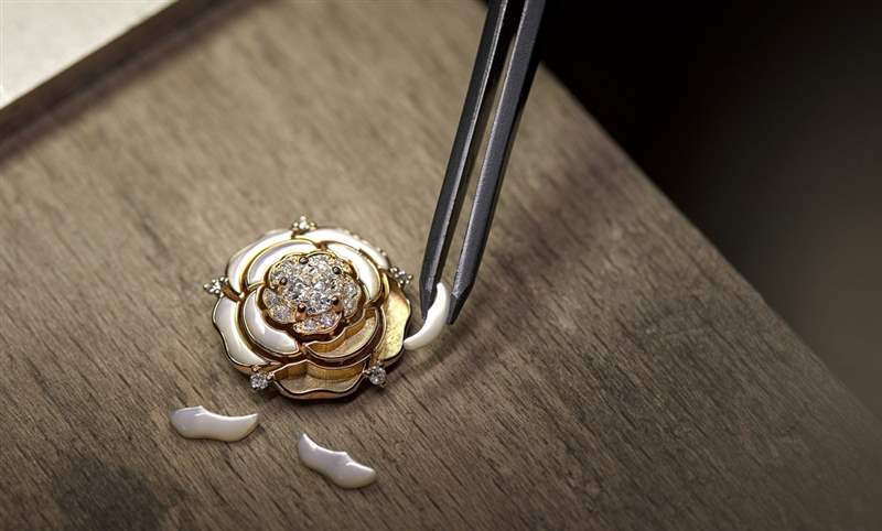 一表一世界，融會(huì)精湛工藝的優(yōu)美章節(jié)︱CHANEL Mademoiselle Privé系列腕表-復(fù)刻表