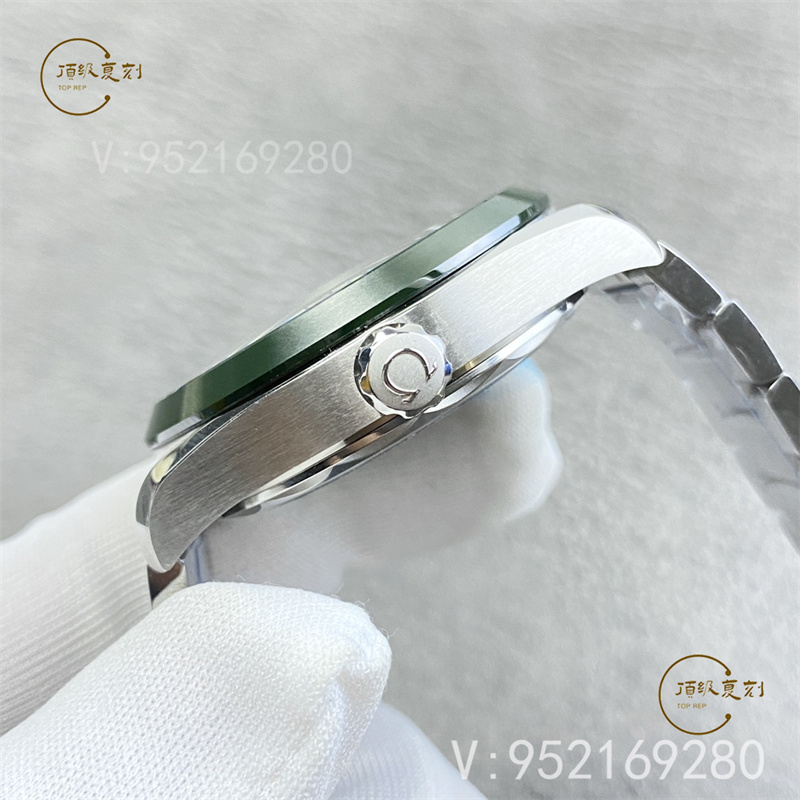 VS廠歐米茄海馬150m系列墨綠世界時(shí)復(fù)刻表:深度測(cè)評(píng)與細(xì)節(jié)解析-復(fù)刻表