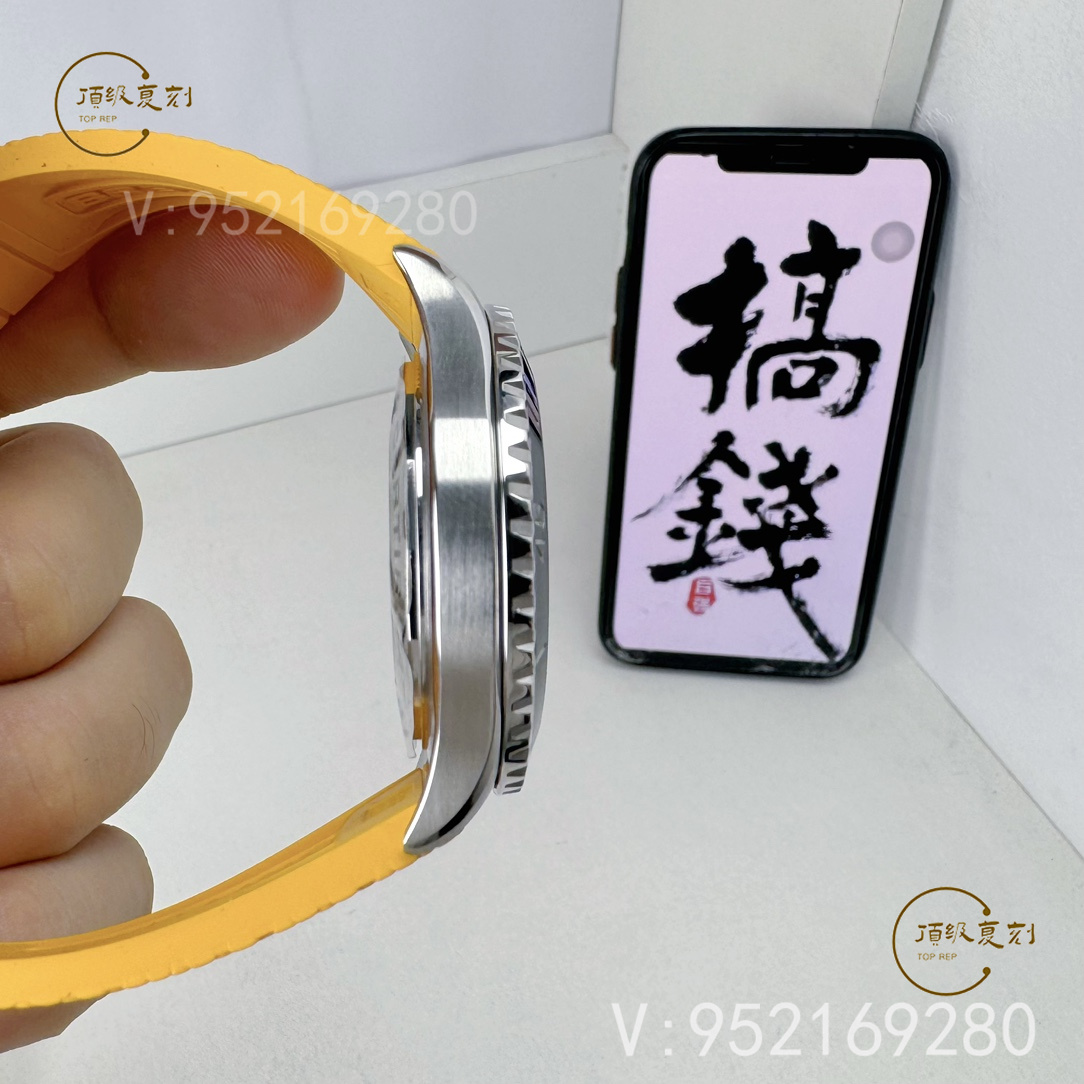 BLS廠百年靈超級海洋彩虹盤A17375211:2824機(jī)芯搭載的精致復(fù)刻-復(fù)刻表